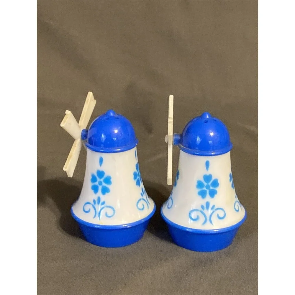Vintage Salt & Pepper Shaker Set Holland Windmill Dutch Plastic Hong Kong